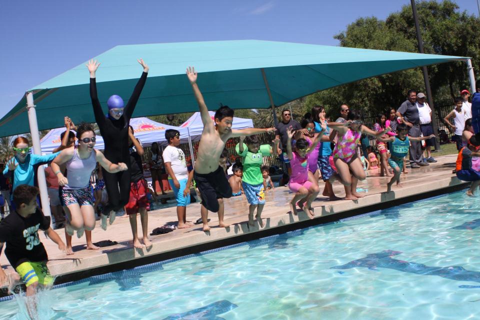 Kids jumping into Bagdouma Pool all together