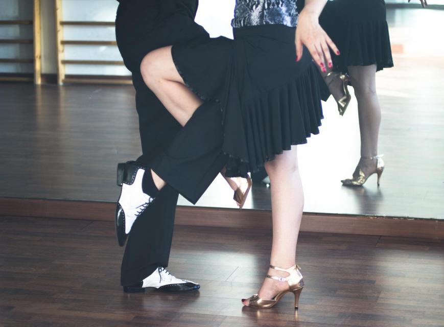 Lower body of two swing dancers
