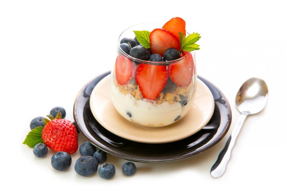 Fruit and yogurt dessert