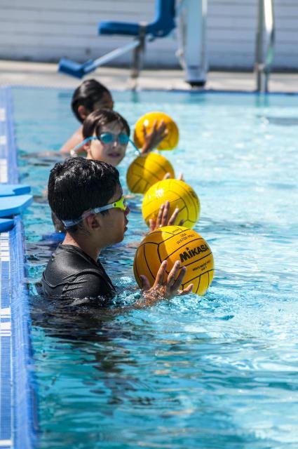 Kids training in water polo class