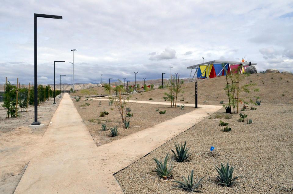 North Shore Park Walking path photo